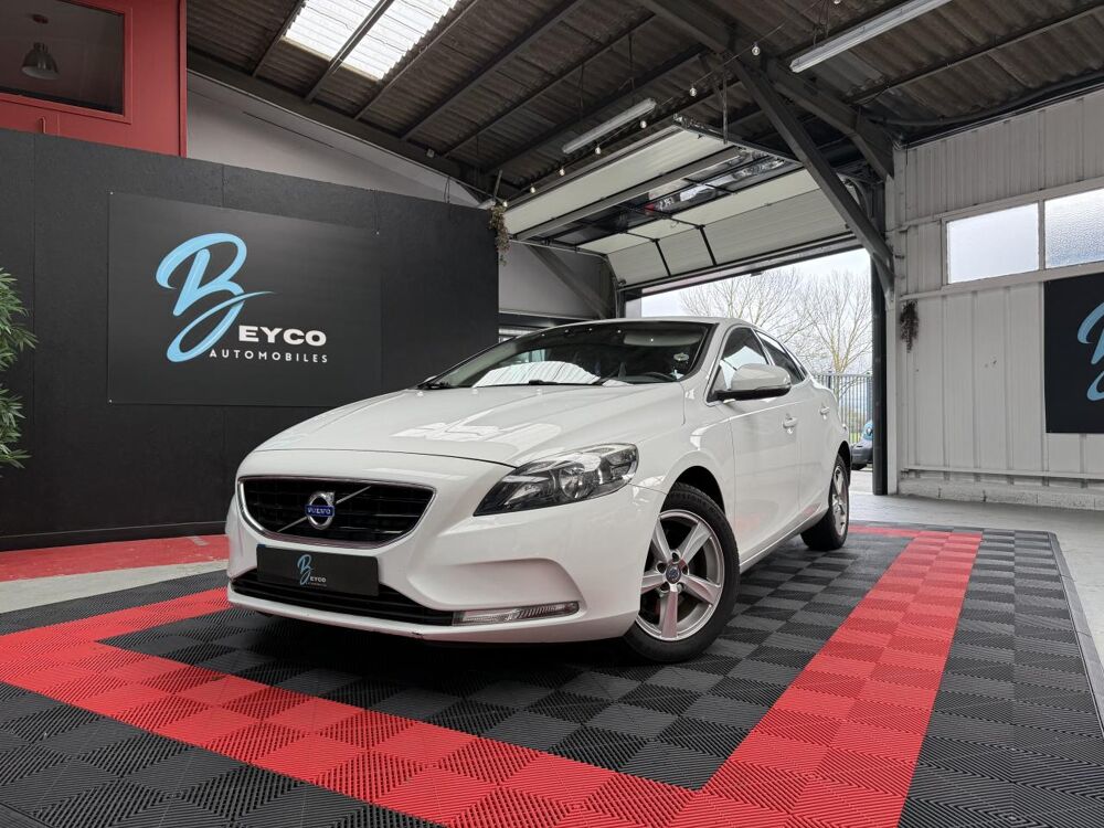 V40 d2 120 CH MOMENTUM - GARANTIE 6 MOIS 2016 occasion 22950 Tr&eacute;gueux