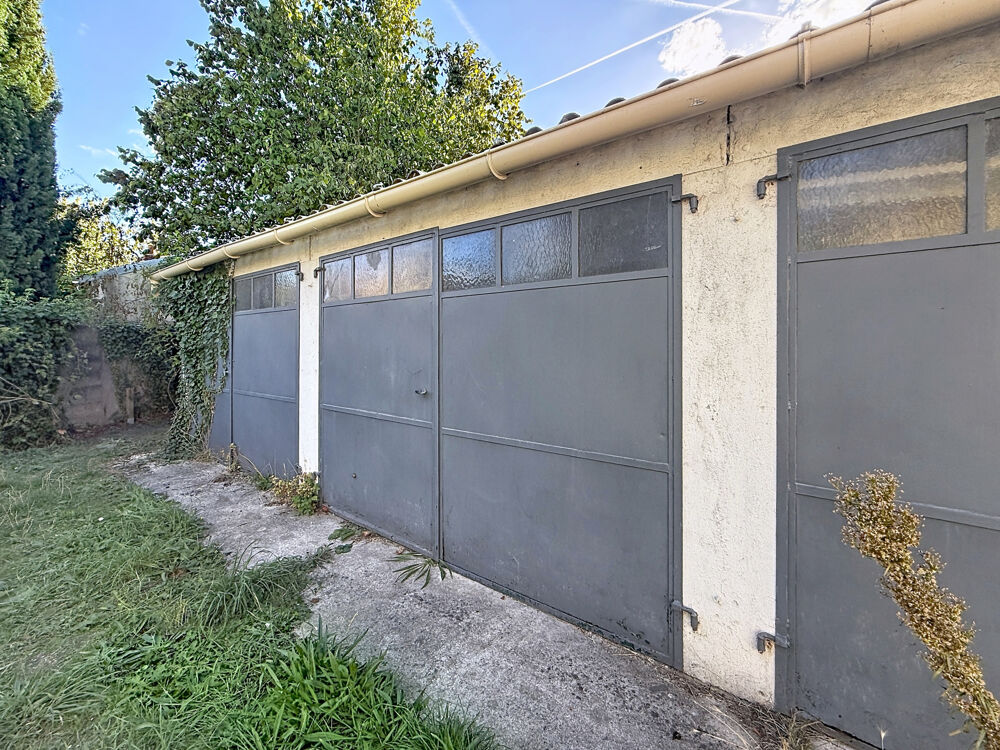 Location Parking/Garage À louer   Garage fermé à Melun, proche gare Melun