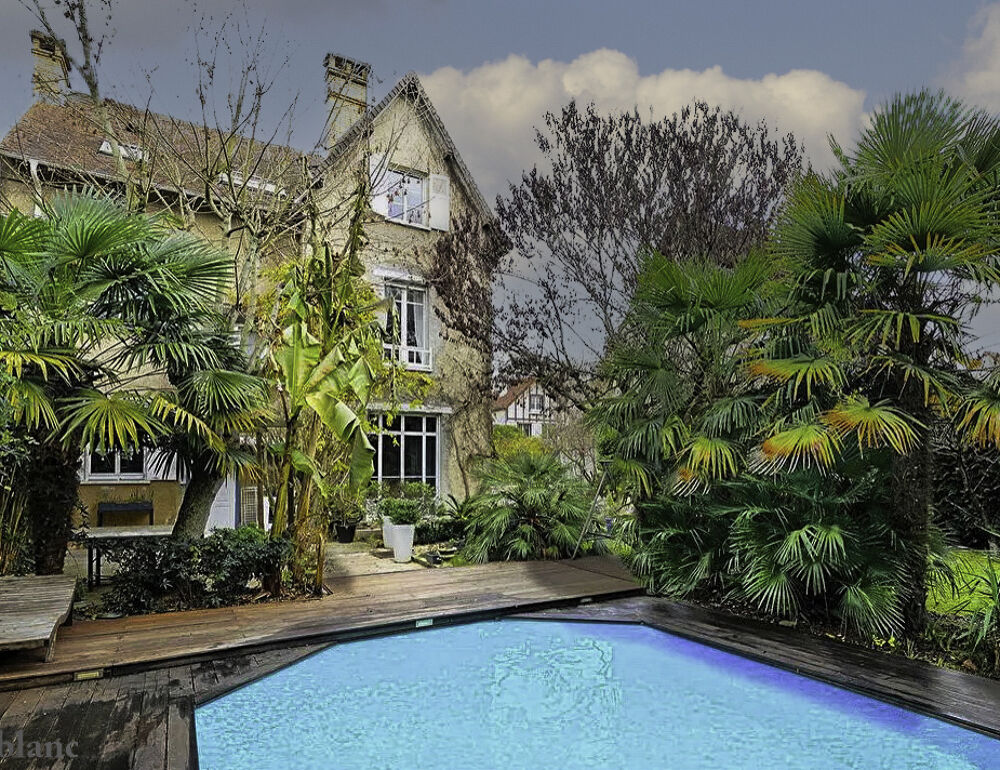 Maison 8 pièces avec jardin et piscine.