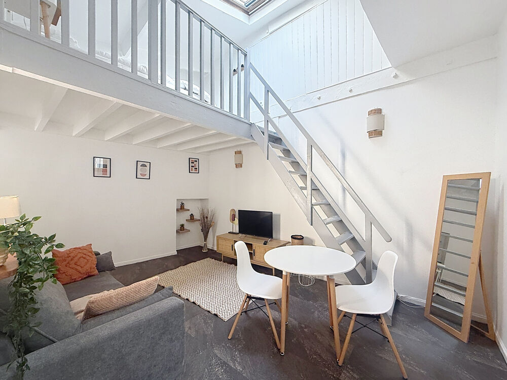 Location Appartement À louer   Charmant appartement meublé avec mezzanine au cœur du centre-ville de Melun Melun