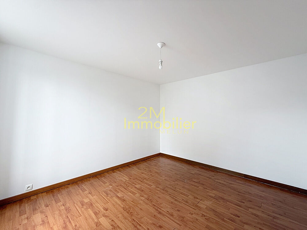 Location Appartement Appartement deux pièces à louer à Melun, idéalement situé à deux pas de la gare Melun