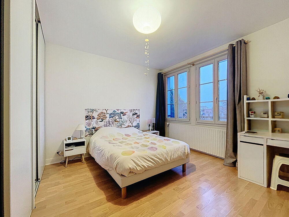 APPARTEMENT 3 PIECES VUE SEINE