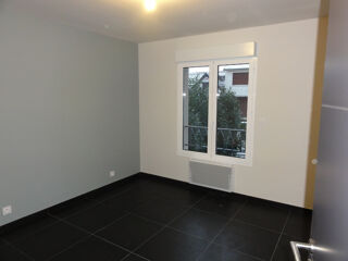  Appartement à louer 3 pièces 75 m²