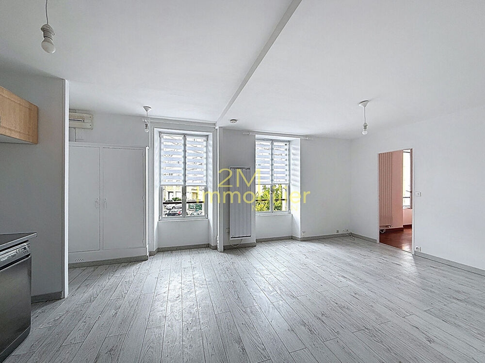 Location Appartement Appartement deux pièces à louer à Melun, idéalement situé à deux pas de la gare Melun