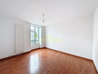 Location Appartement Appartement deux pièces à louer à Melun, idéalement situé à deux pas de la gare Melun