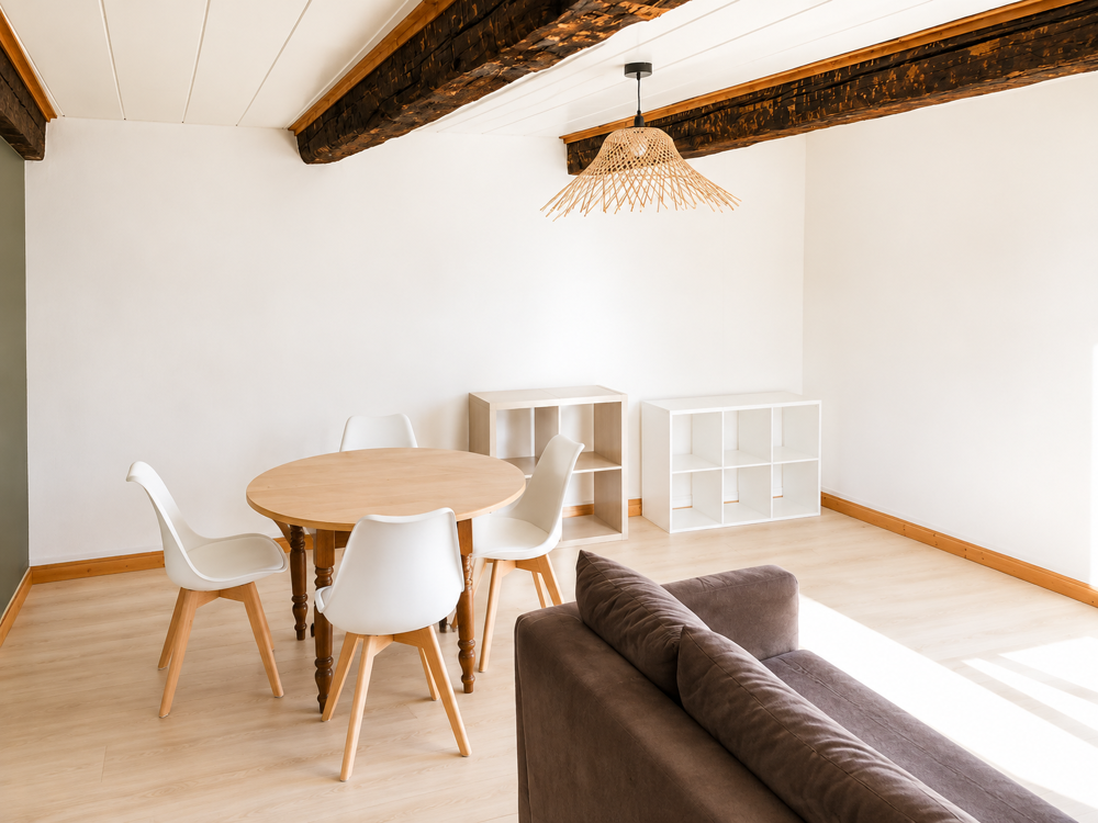 Maison de ville avec studio indépendant, Aubignosc