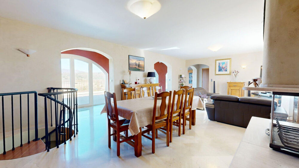 PROPRIETE 240 M2 - 4 CHAMBRES - VUE PANORAMIQUE - GARAGE - ATELIERS