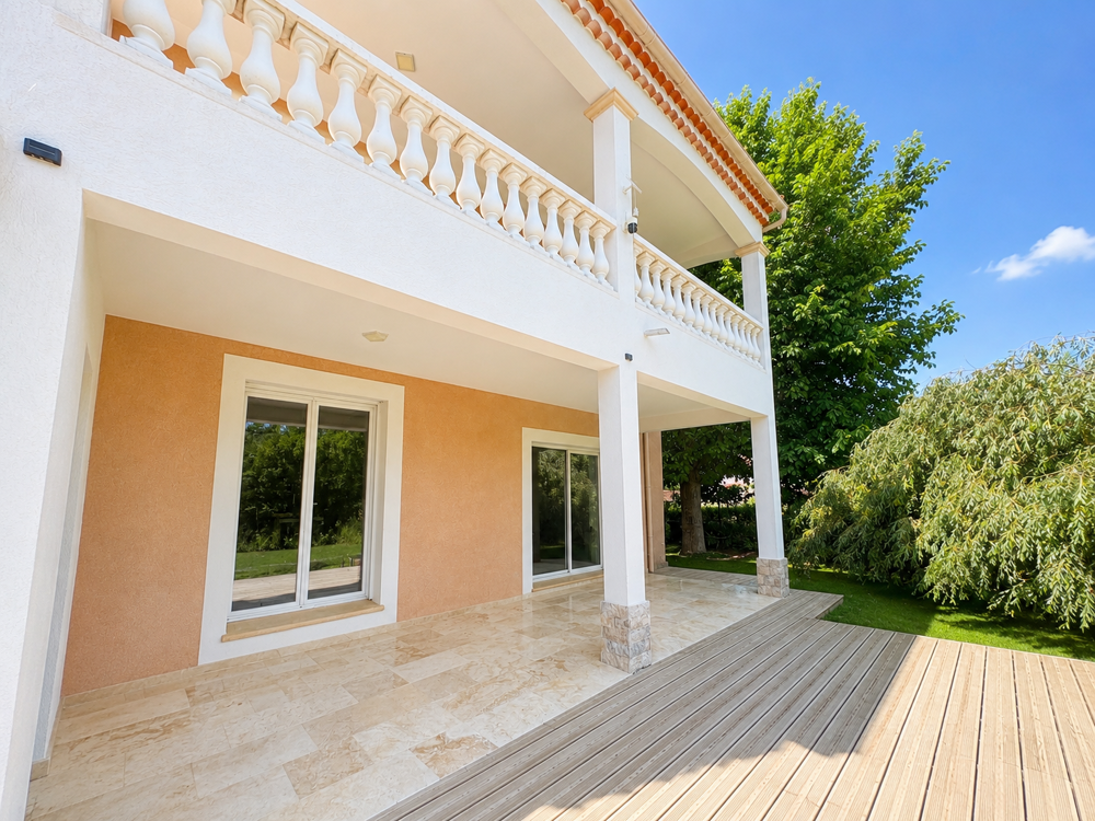 Maison avec piscine / Jardin