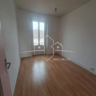  Appartement à louer 4 pièces 60 m²