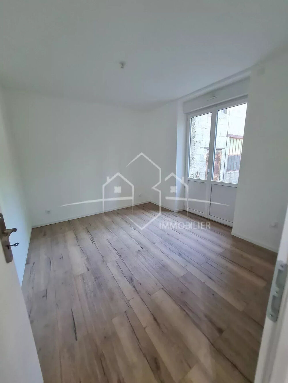 BEL APPARTEMENT NEUF AVEC TERRASSE