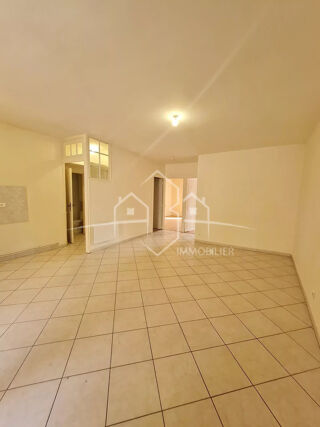  Appartement à louer 3 pièces 77 m²