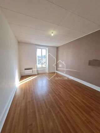  Appartement à louer 3 pièces 77 m²