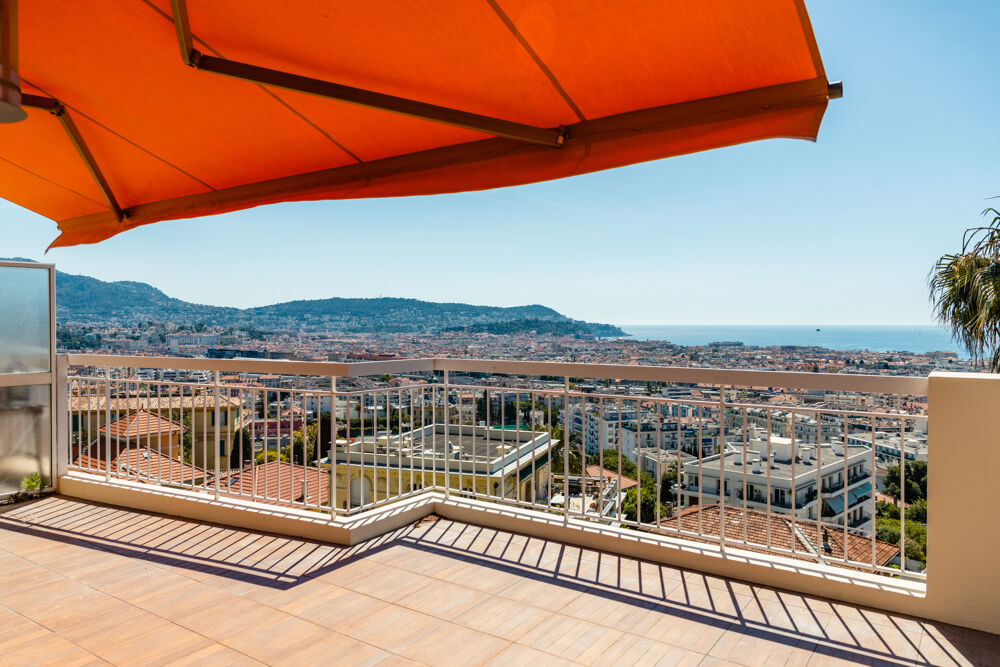 EXCEPTIONNEL 5 PIECES EN DERNIER ETAGE DOMINANT LE PARC IMPERIAL ET LA VILLE - UNE VUE MER JUSQU'EN CORSE