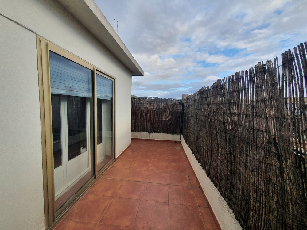 Dernier étage avec terrasse de 40 m2 Bien rare avec fort potentiel + garage en option