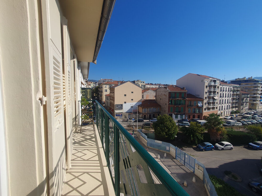 Vente Appartement NICE / LIBÉRATION - DERNIER ÉTAGE, BALCON & FAIBLES CHARGES ! Nice