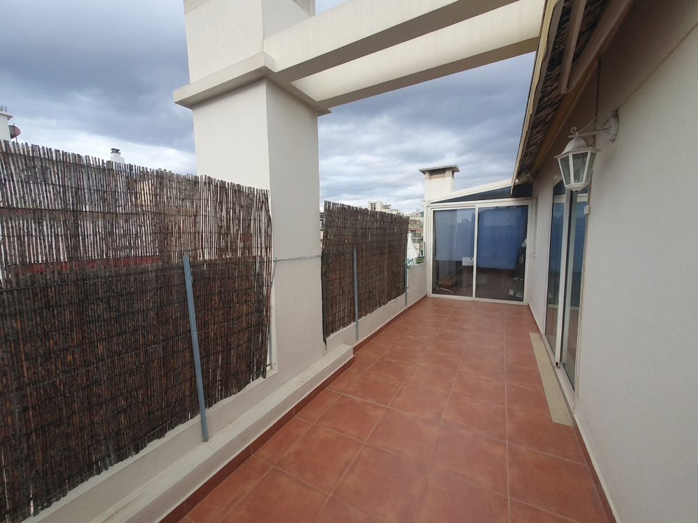 Dernier étage avec terrasse de 40 m2 Bien rare avec fort potentiel + garage en option