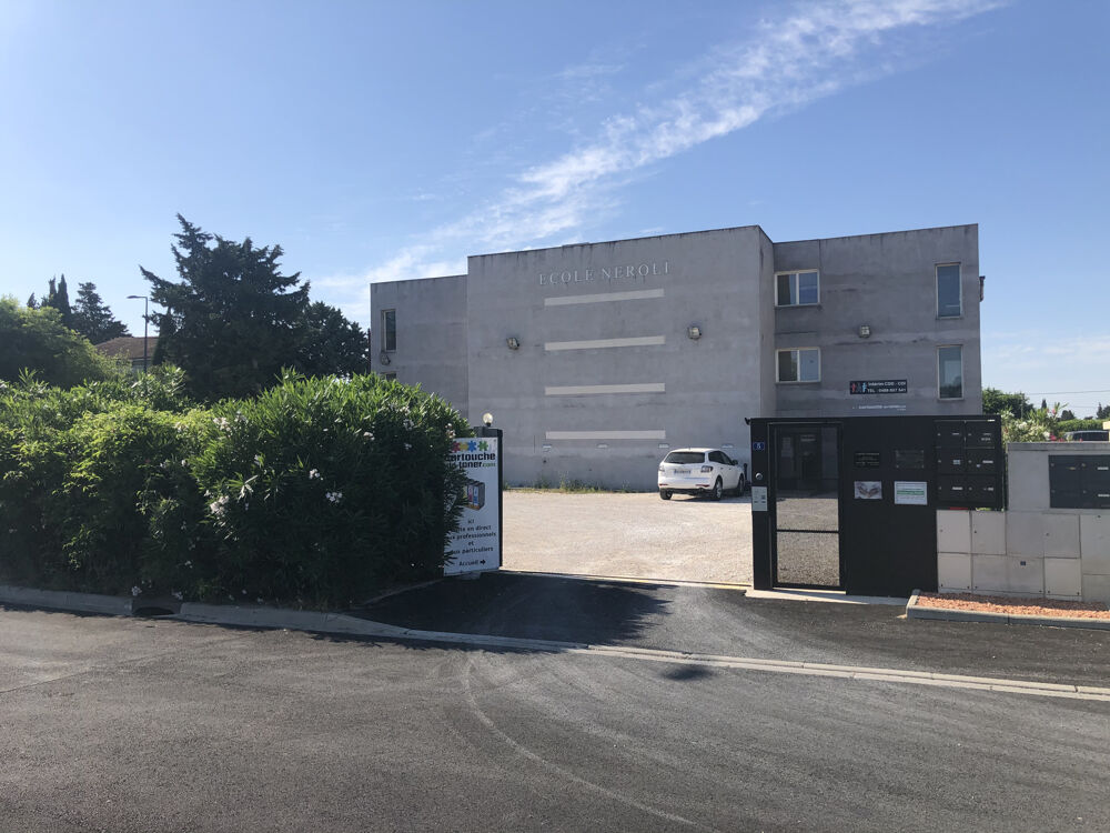   CHATEAURENARD IMMEUBLE DE BUREAUX LOUES 