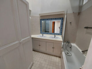  Appartement à louer 3 pièces 101 m²