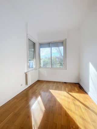  Appartement à louer 4 pièces 102 m²