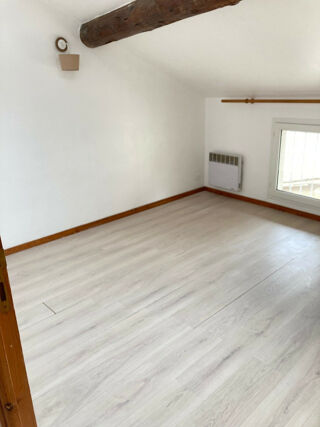  Appartement à louer 2 pièces 493 m²