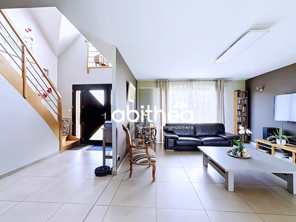 MAISON INDIVIDUELLE 200 M2 + SEMI-PLAIN PIED + 4 CHAMBRES + SOUS SOL COMPLET + JARDIN