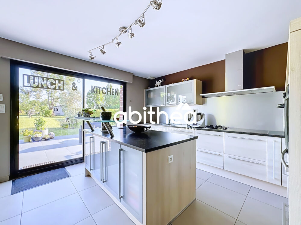 MAISON INDIVIDUELLE 200 M2 + SEMI-PLAIN PIED + 4 CHAMBRES + SOUS SOL COMPLET + JARDIN
