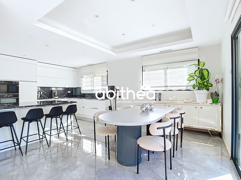 Vente Maison VILLA 3 FACES - 123 M2 - 3 CHAMBRES DONT 1 AU RDC - CONTEMPORAINE - JARDIN PISCINE ET GARAGE - BEZIERS Beziers