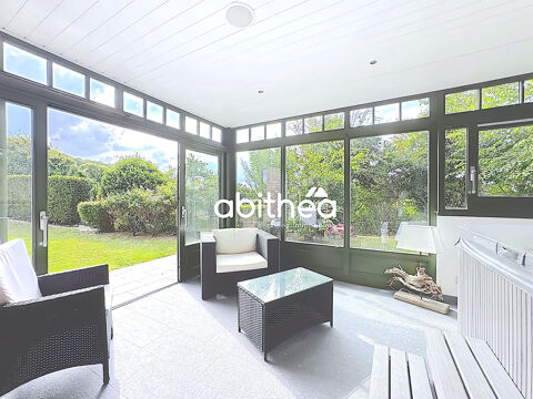   MAISON INDIVIDUELLE + SEMI-PLAIN-PIED + GARAGE + JARDIN + PISCINE + JACUZZI + SOUS-SOL COMPLET Maison - 7 pi�ce(s) - 320 m�