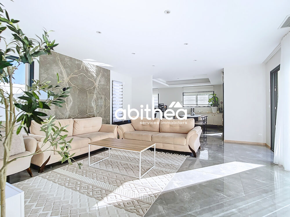 Vente Maison VILLA 3 FACES - 123 M2 - 3 CHAMBRES DONT 1 AU RDC - CONTEMPORAINE - JARDIN PISCINE ET GARAGE - BEZIERS Beziers