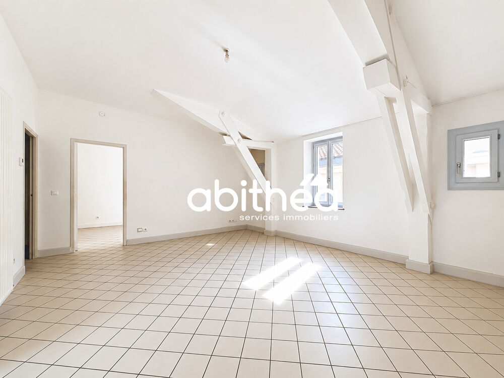 GRAND APPARTEMENT T3 DE 75 M2 EN PLEIN COEUR HISTORIQUE AVEC ASCENSEUR