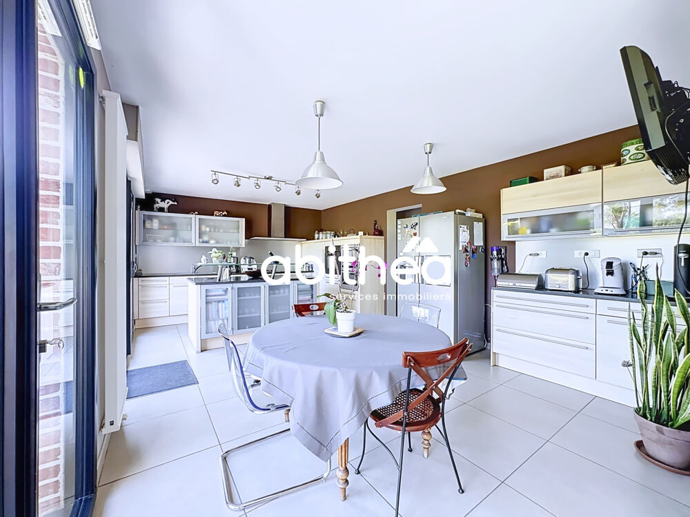 MAISON INDIVIDUELLE 200 M2 + SEMI-PLAIN PIED + 4 CHAMBRES + SOUS SOL COMPLET + JARDIN