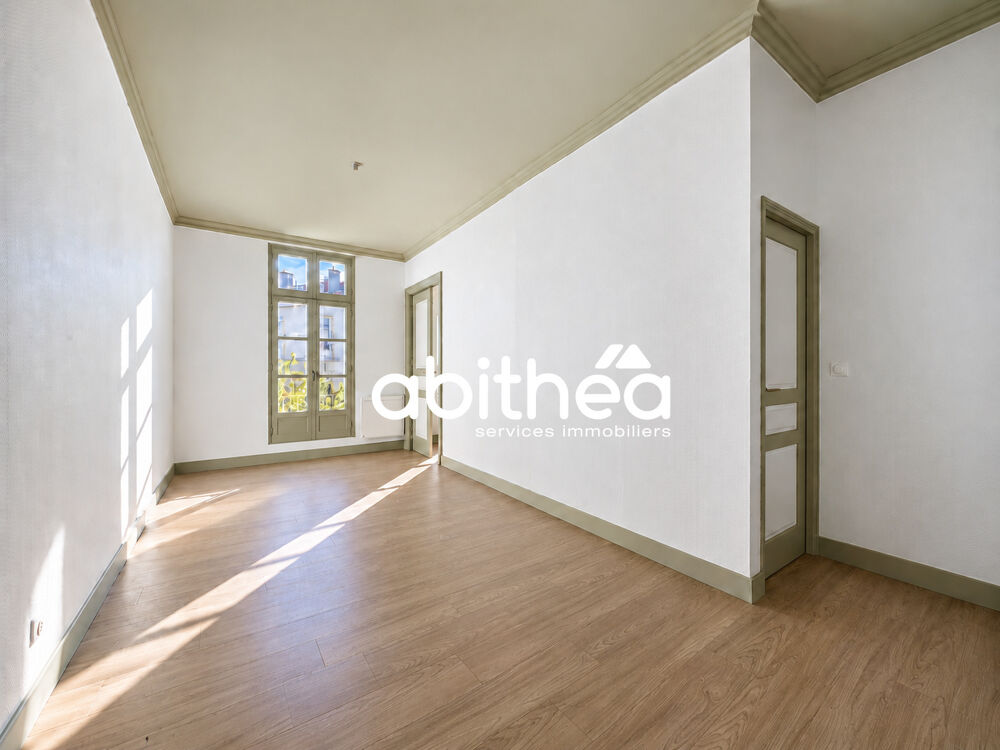 Location Appartement Superbe appartement T3 lumineux et traversant en plein centre historique Beziers