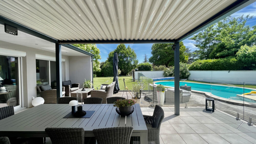 Vente Maison Superbe Villa familiale avec piscine, jardin paysagé et terrain de pétanque / visite virtuelle. Decines charpieu