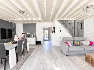 Location Maison À LOUER   Communay - Maison meublée de 120 m2 avec terrasse, jacuzzi et studio indépendant Communay