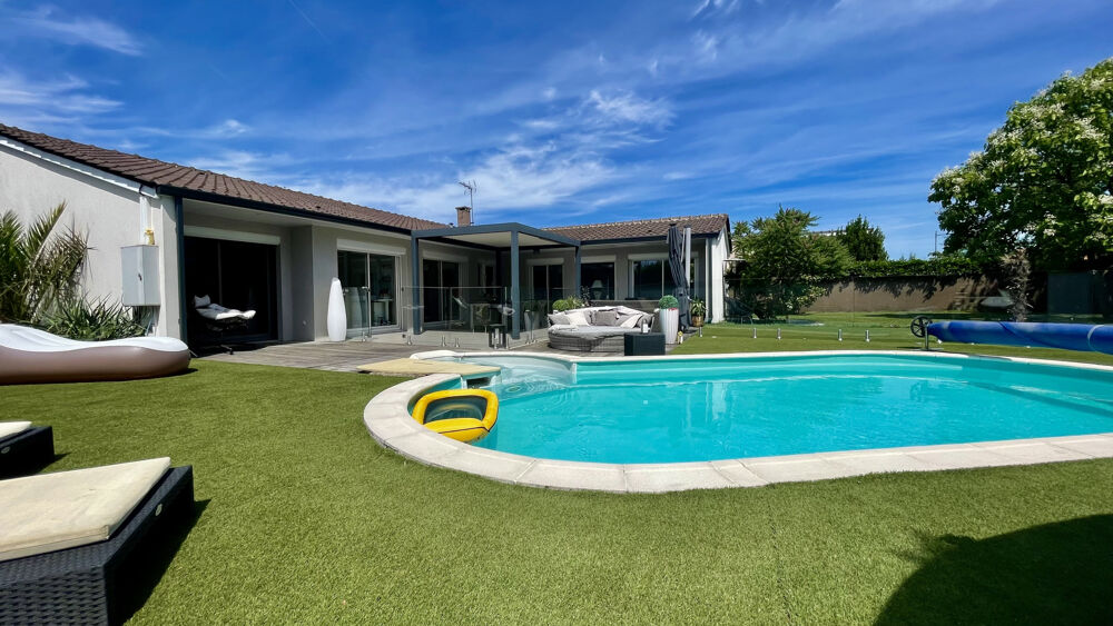 Vente Maison Superbe Villa familiale avec piscine, jardin paysagé et terrain de pétanque / visite virtuelle. Decines charpieu