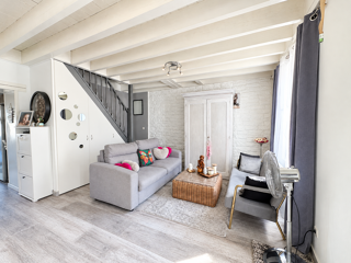 Location Maison À LOUER   Communay - Maison meublée de 120 m2 avec terrasse, jacuzzi et studio indépendant Communay