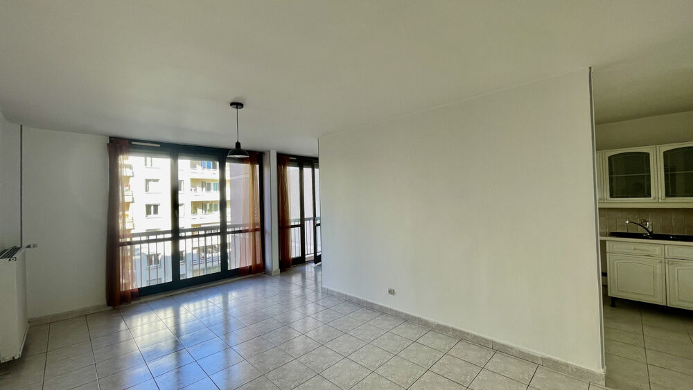 Vente Appartement Spacieux T4 de 82 m2 traversant Est/Ouest avec balcon, garage et cave   DPE D Villeurbanne