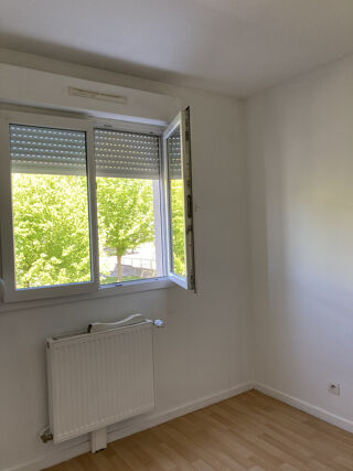  Appartement à louer 3 pièces 65 m²