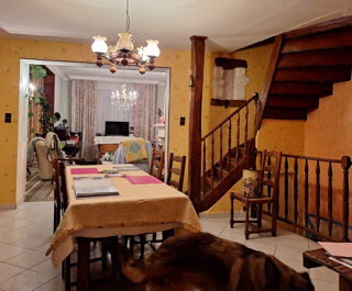  Maison  vendre 9 pices 210 m