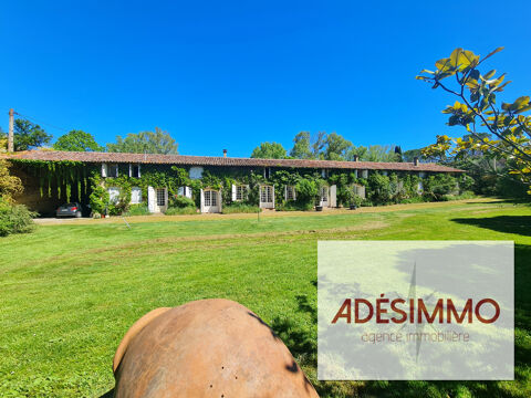   Ferme ancienne d'environ 610m2 avec hangars et d�pendances sur terrain de 3,7Ha Ferme - 11 pi�ce(s) - 448 m�