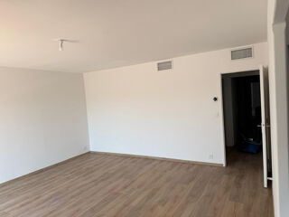  Appartement à louer 3 pièces 79 m²