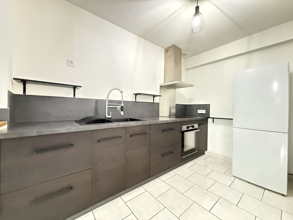 T3 MEUBLE AVEC BALCON AU CENTRE DU VILLAGE !!!