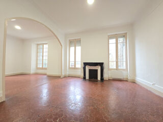  Appartement à louer 3 pièces 105 m²