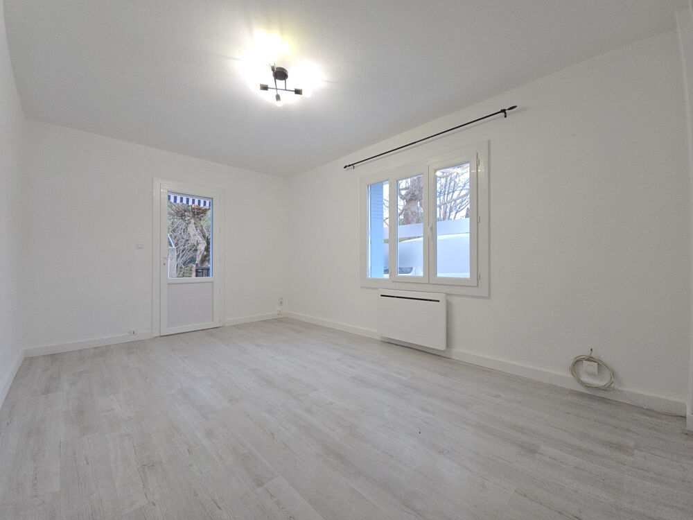 Location Appartement T3 REZ-DE-JARDIN AVEC PARKING ET GARAGE Courthezon