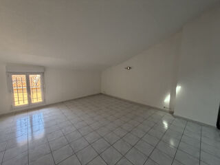  Appartement à louer 2 pièces 56 m²