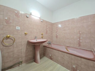  Appartement à louer 3 pièces 105 m²