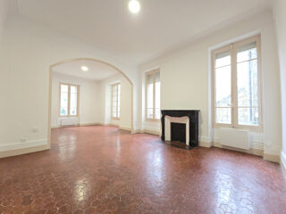  Appartement à louer 3 pièces 105 m²