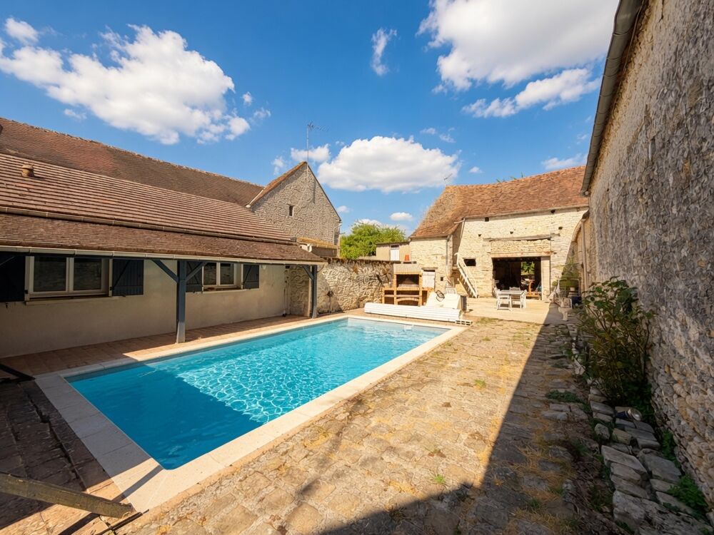 Maison 11 pièces 253 m² · à Guercheville · 253 m² · 299 000 €
