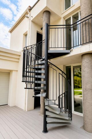  Propriété/château à louer 8 pièces 3025 m²