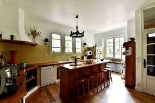  Maison  vendre 9 pices 